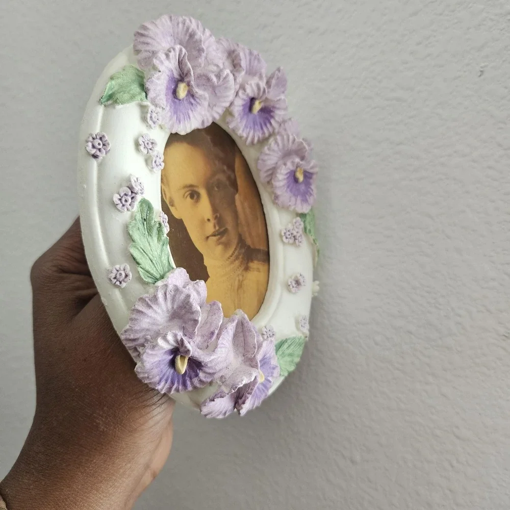Vintage ceramic oval picture‎ frame floral bouquet purple white and green